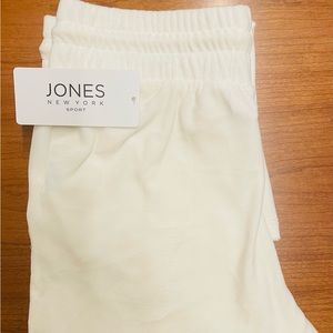 This oh-so-soft Vanilla Cream Jones NY sport bottom is yours to claim!